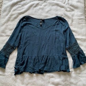 🦋Blue long sleeve flare top